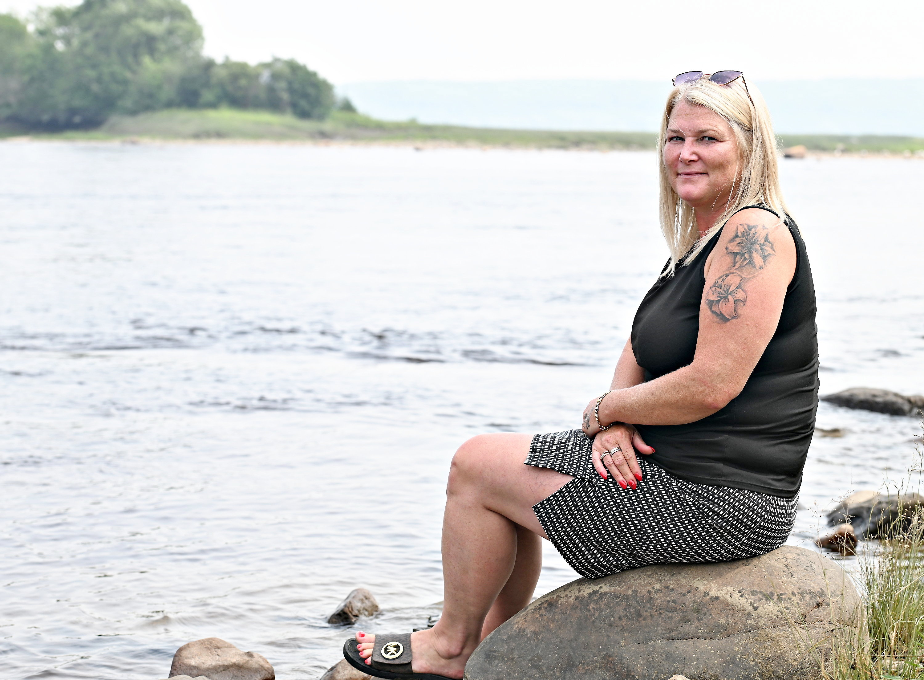 Quebec Geneviève Tremblay, a 45-year-old administrative agent, saved drowning beaupré: she finds was saved life by a stranger when her kayak capsized in the Sainte-Anne river, in the Côte-de-Beaupré region. Consequently, She was able to find him thanks to an article in the newspaper: his name is Jean-Philippe Noël. Nevertheless, Stevens Leblanc/Journal de Quebec/Agency QMI)
